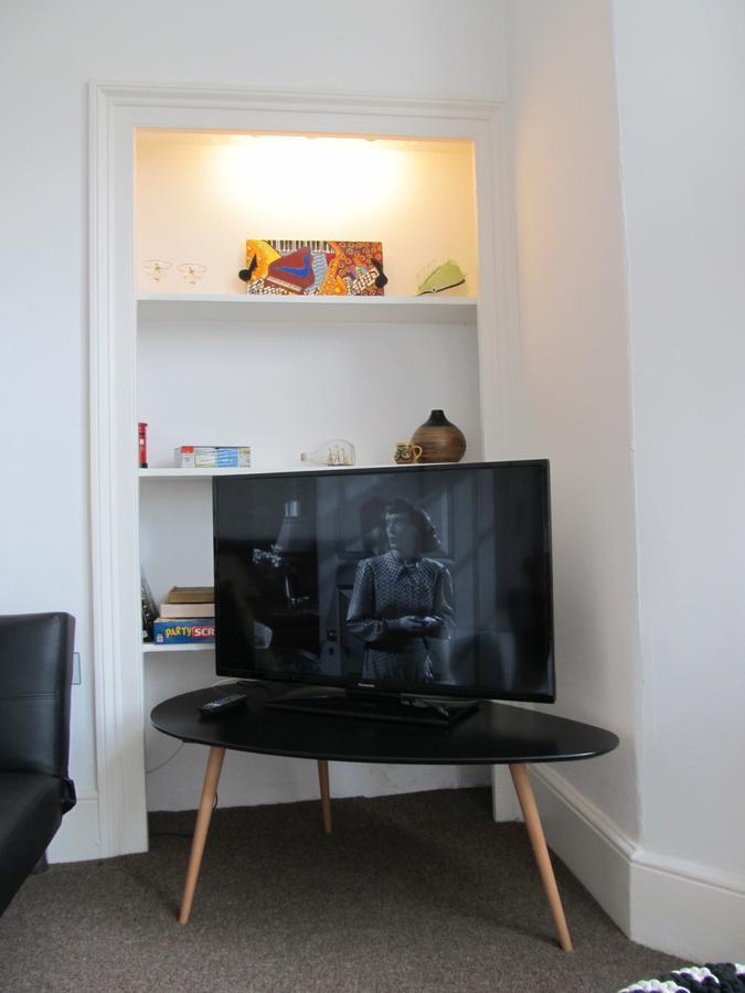 The Beatnik, Victorian Townhouse Apartment With Parking Plymouth Exterior photo